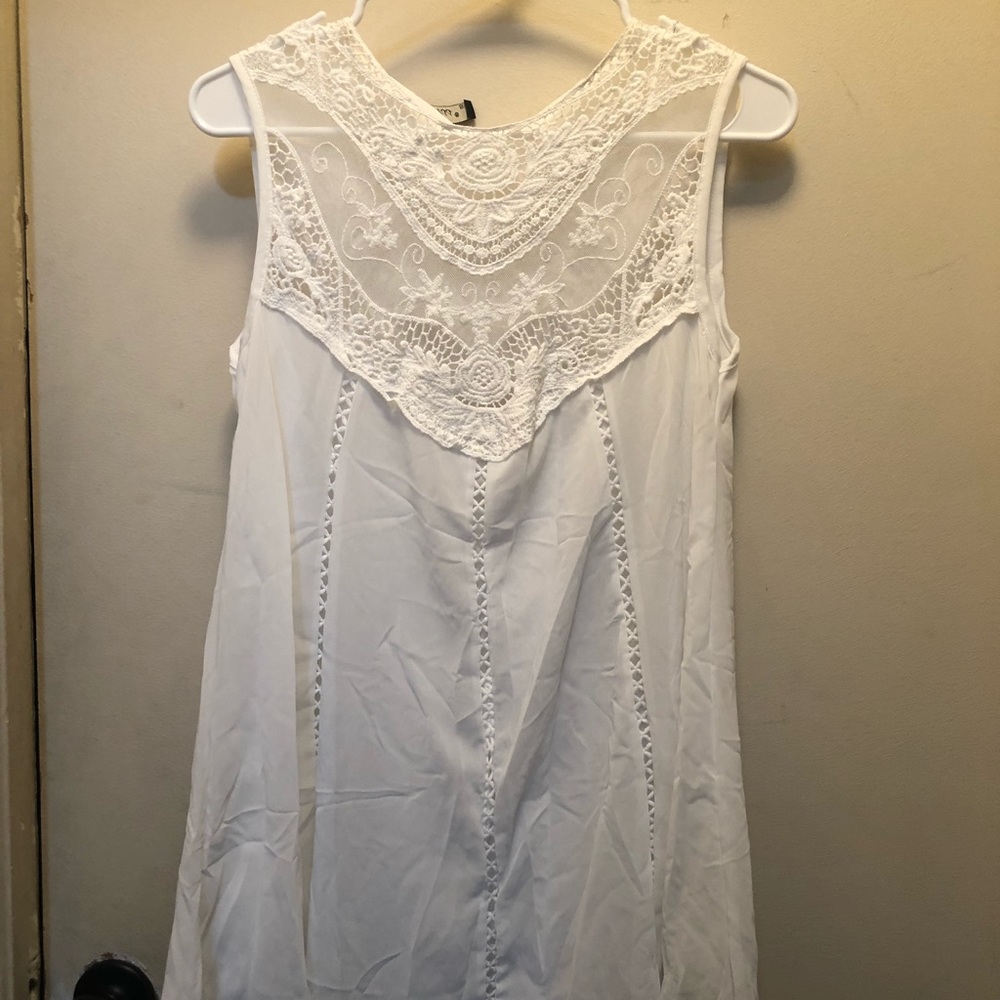 white NWOT lace top accent dress. Size Small, light weight